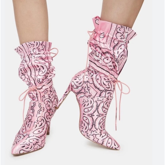 🐙 NEW Bandana Print Barbie Pink Ruched Booties High Heel Sz 6 by Mata - Picture 2 of 2